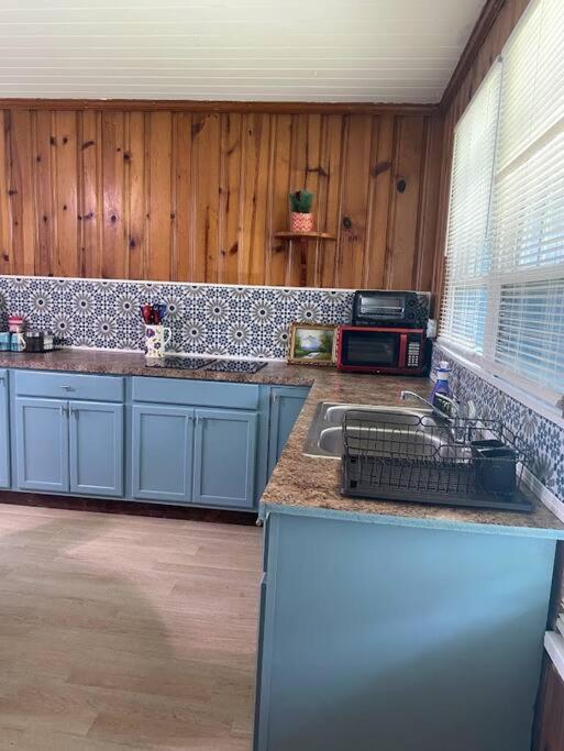 Cozy Home, King Bed, 3 Bedrooms,Close To Downtown Beaches Towncenter แจ็กสันวิลล์ ภายนอก รูปภาพ